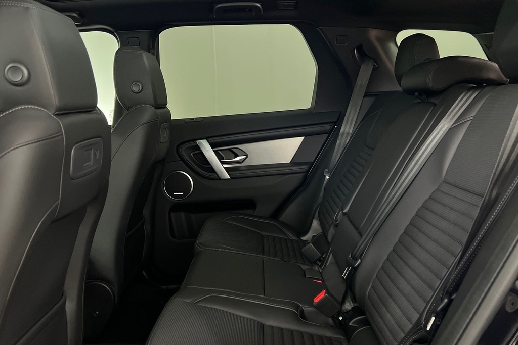 Land Rover Discovery Sport D200 Landmark SM26PYS Black #4