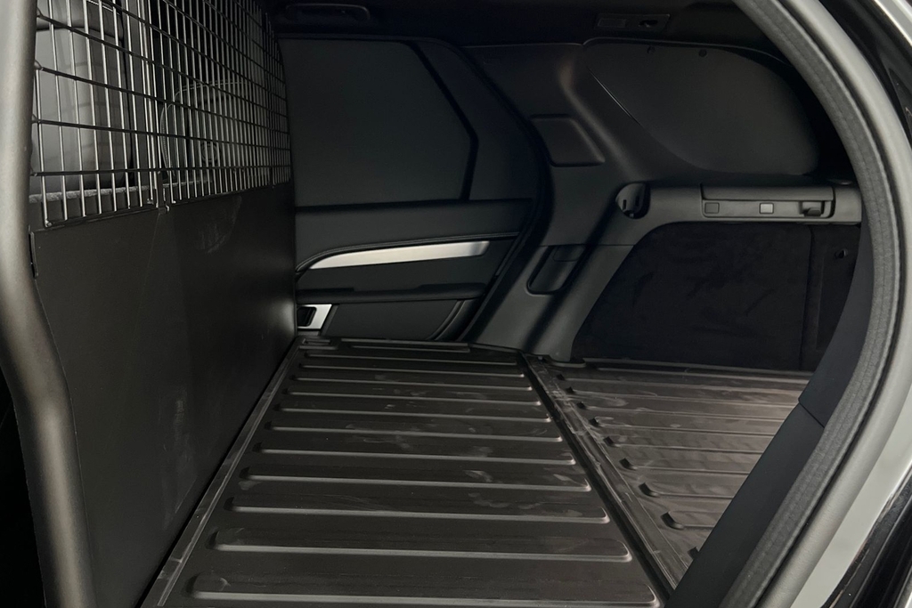 Land Rover Discovery D350 Commercial Dynamic Hse Black #4