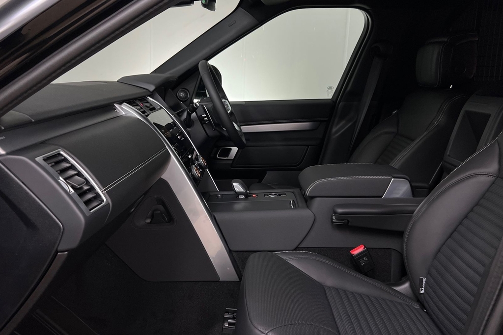 Land Rover Discovery D350 Commercial Dynamic Hse Black #3