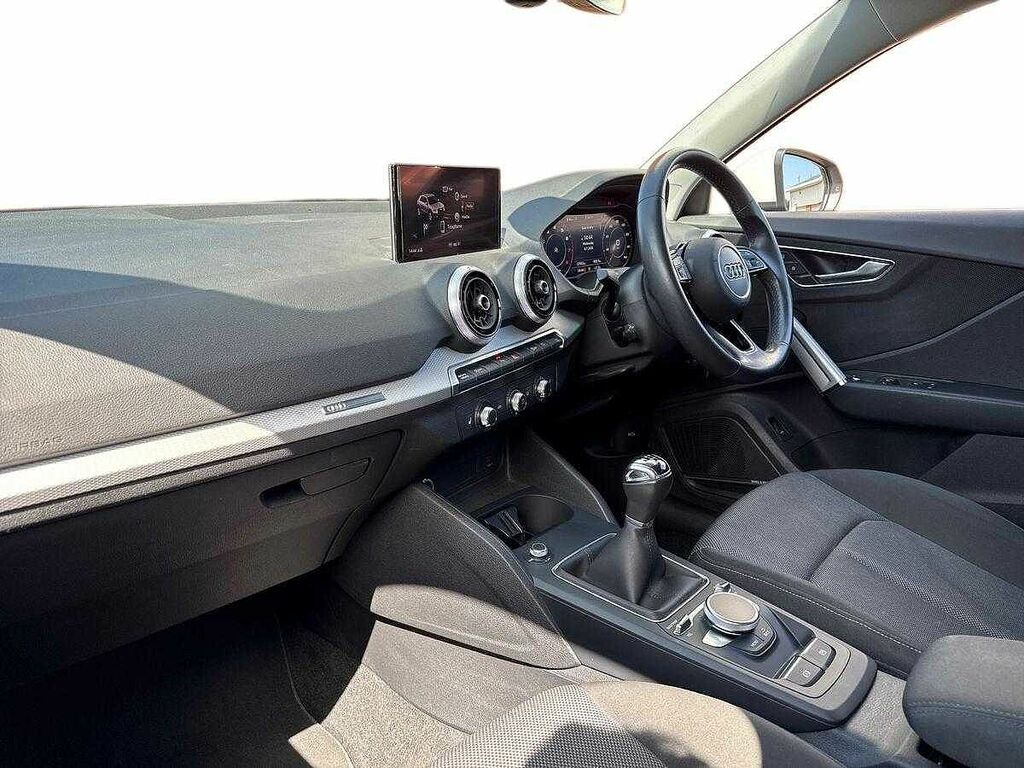 Audi Q2 Sport 35 Tfsi 150 Ps 6-Speed White #2