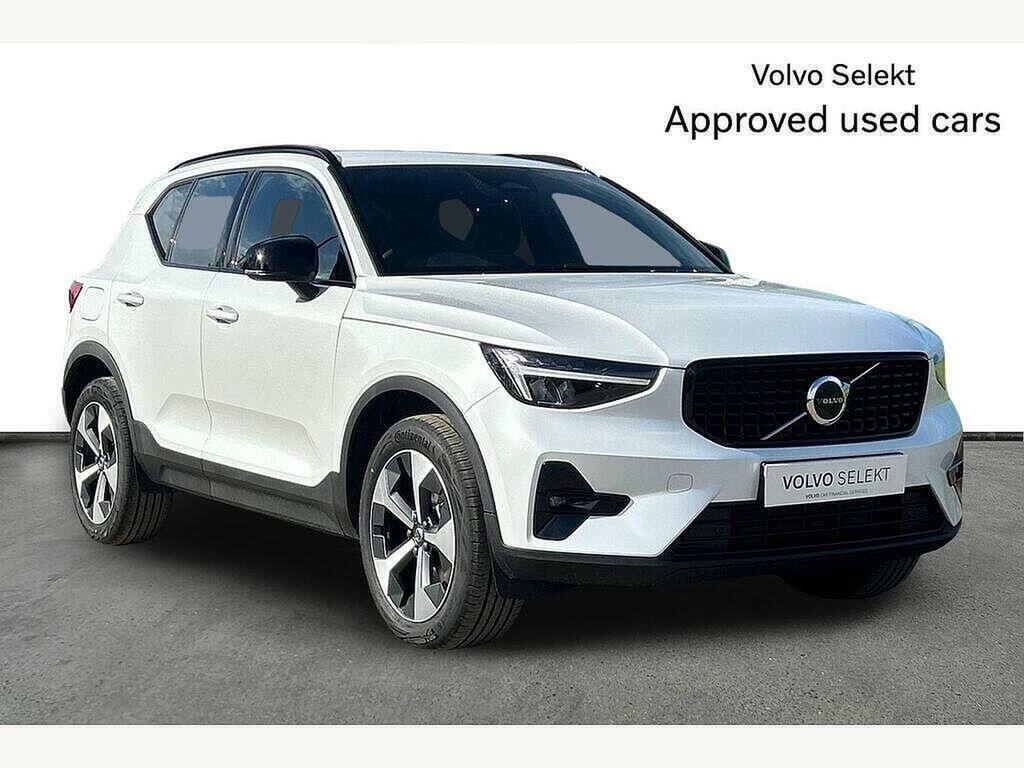 Volvo XC40 Plus, B3 Mild Hybrid, Dark White