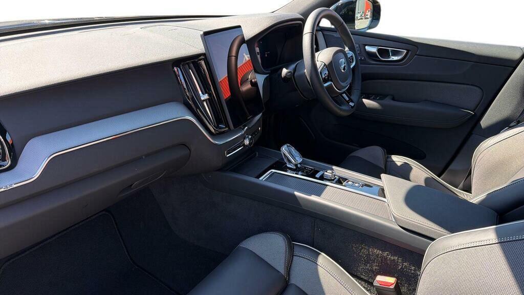 Volvo XC60 Black Edition Plus, T6 Awd Plug-in Hybrid, Electri Black #4