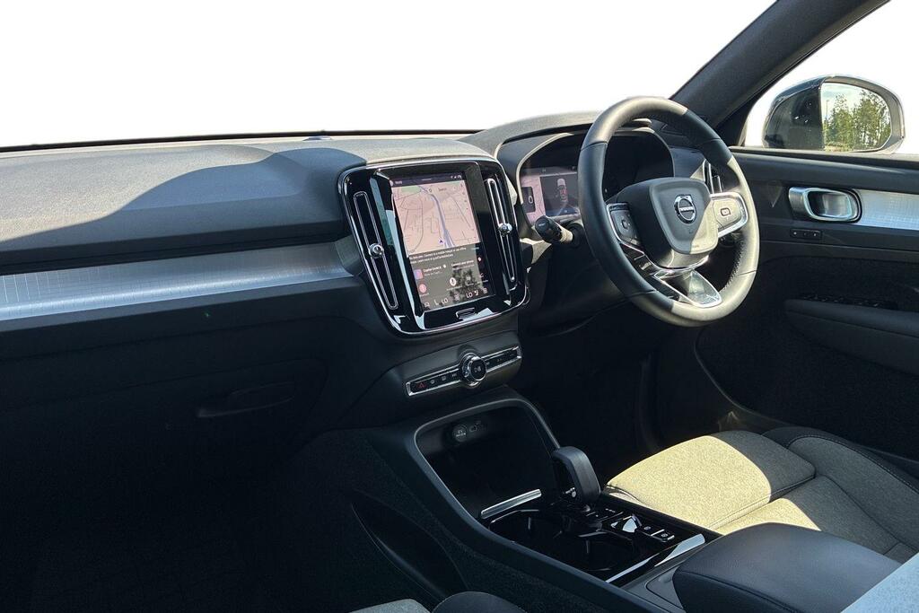 Volvo XC40 Plus, B4 Awd Mild Hybrid, Dark ST22WCX Silver #2