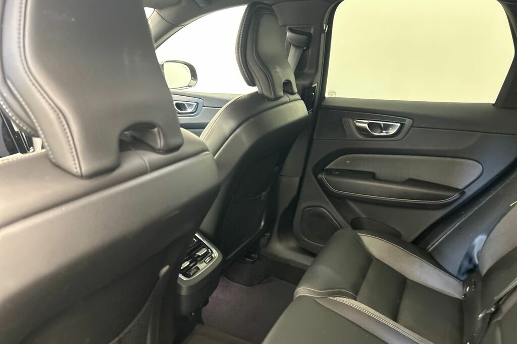 Volvo XC60 Suv Black #30