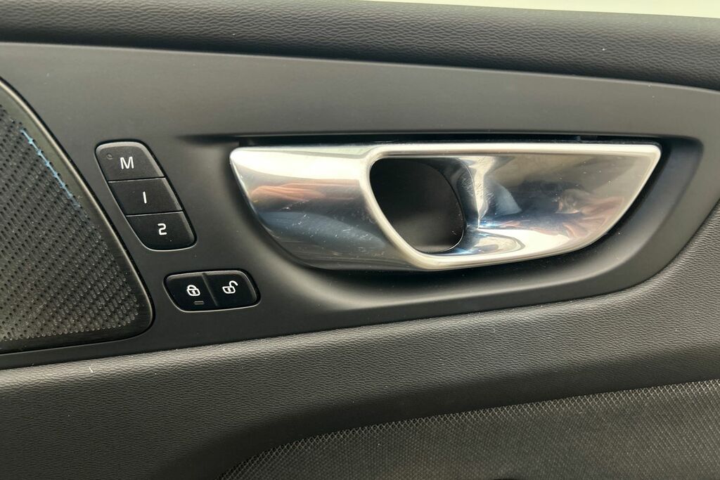Volvo XC60 Suv Black #25