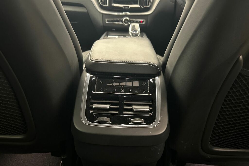 Volvo XC60 Suv Black #27