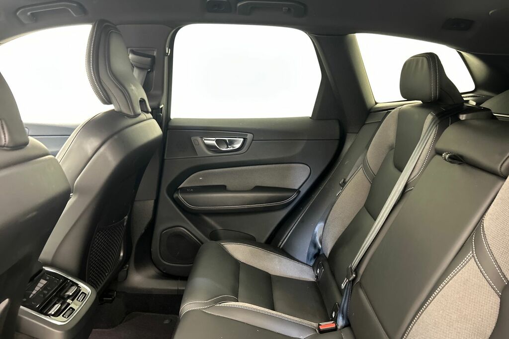 Volvo XC60 Suv Black #17