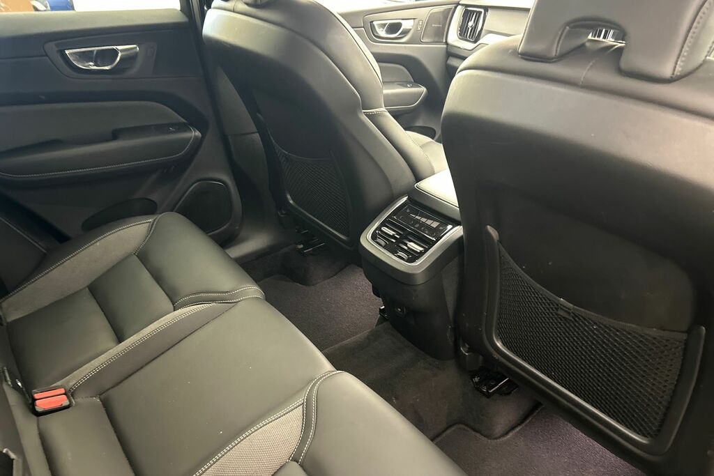 Volvo XC60 Suv Black #28