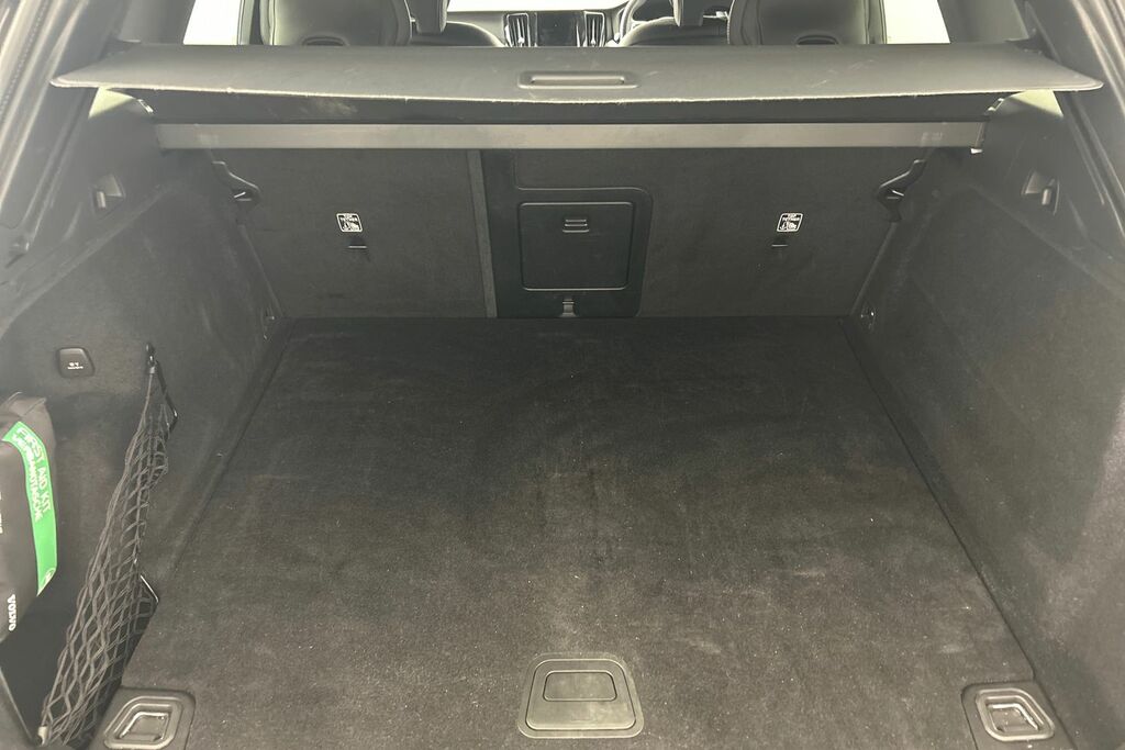 Volvo XC60 Suv Black #8