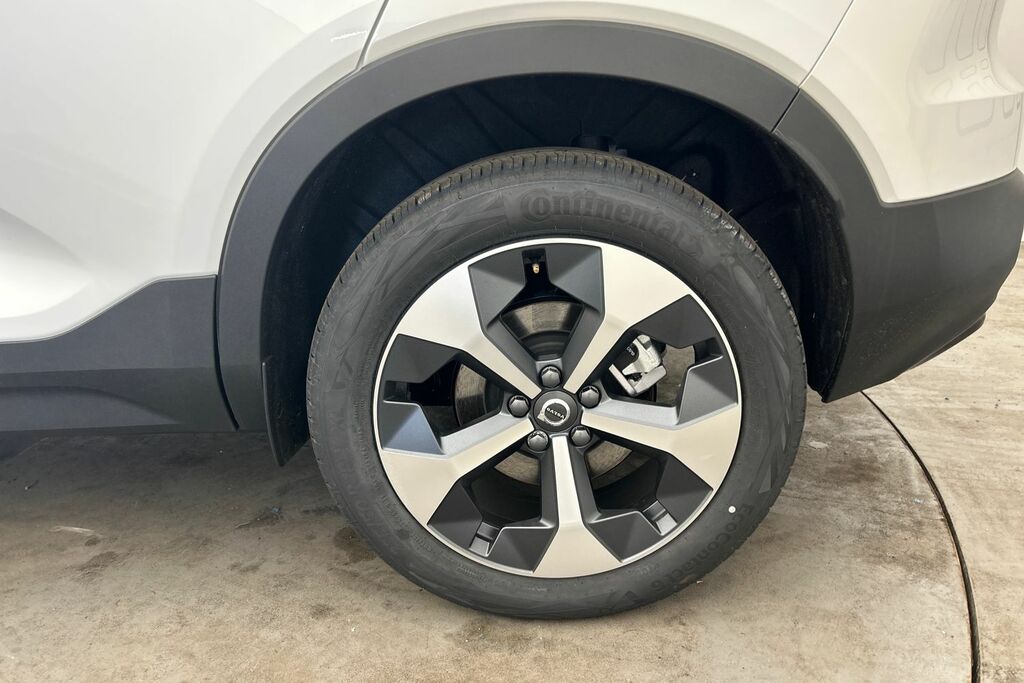 Volvo XC40 Plus, B3 Mild Hybrid, Dark SO26DXF White #5