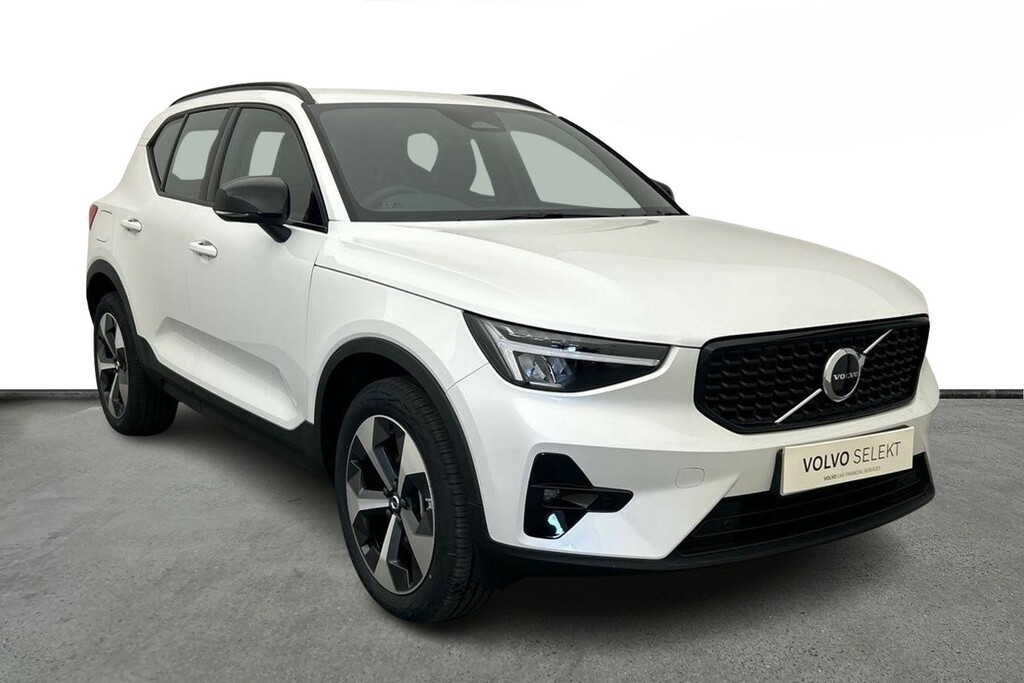 Volvo XC40 Plus, B3 Mild Hybrid, Dark SO26DXF White