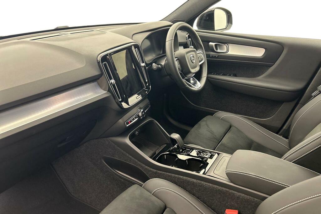Volvo XC40 Black Edition Plus, B3 Mild Hybrid, SK26WYX Blue #2