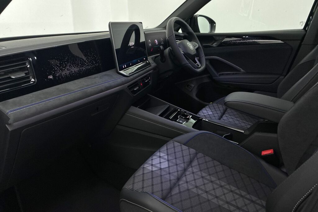 Volkswagen Tiguan 1.5 Etsi 150 Black Edition Dsg SW26KSX Black #2