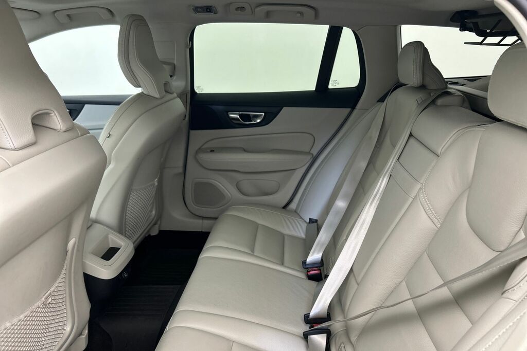 Volvo V60 D4 R-design White #17