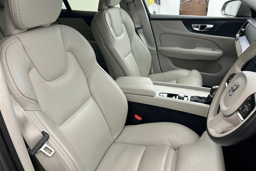 Volvo V60 D4 R-design White #29