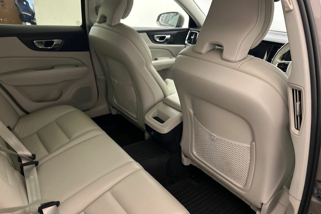 Volvo V60 D4 R-design White #27
