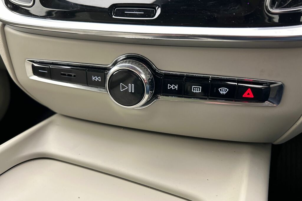 Volvo V60 D4 R-design White #14