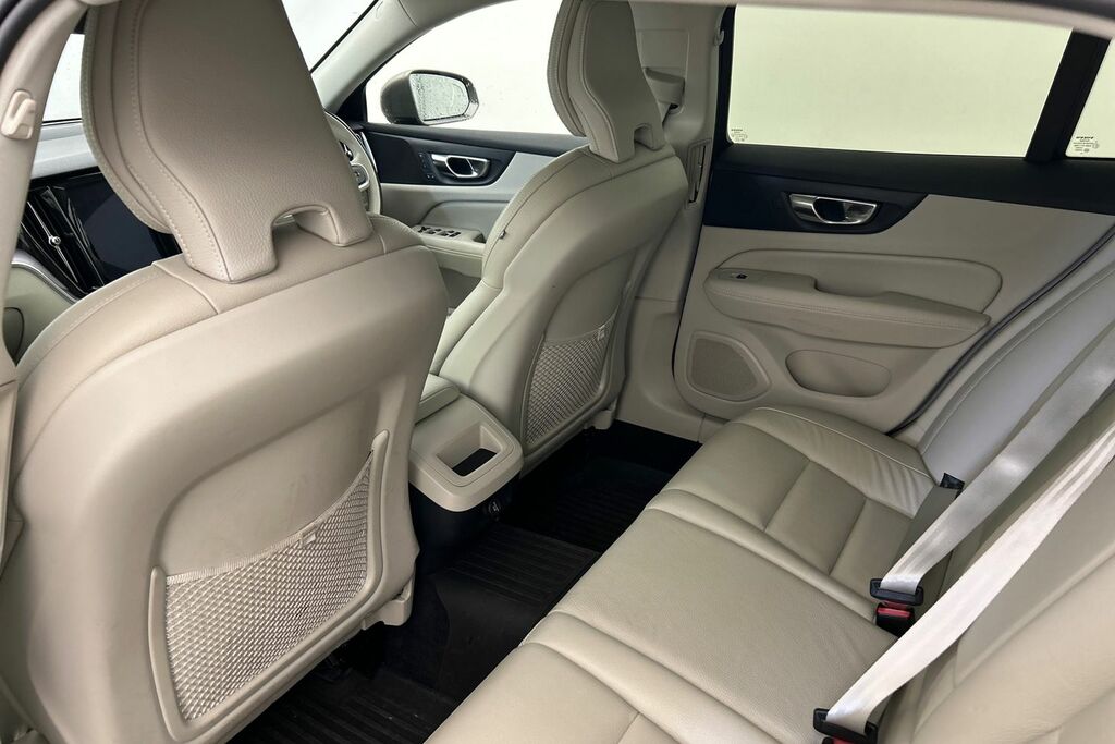 Volvo V60 D4 R-design White #23