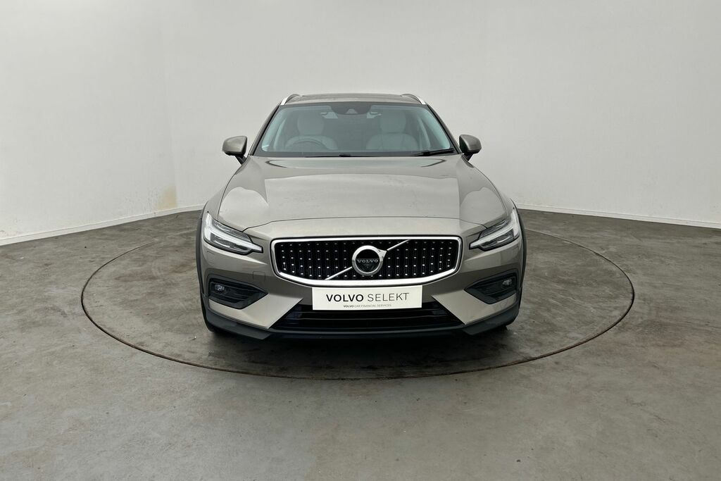 Volvo V60 D4 R-design White #31