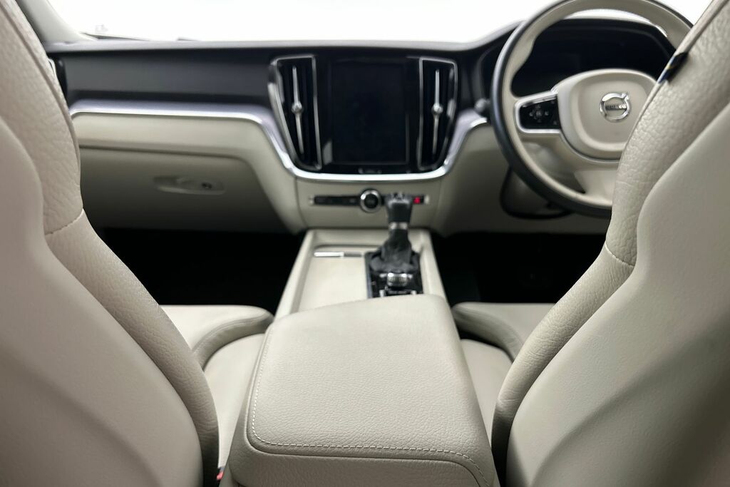 Volvo V60 D4 R-design White #28