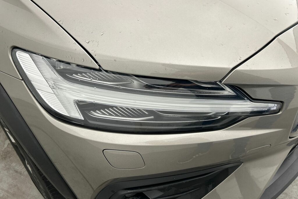 Volvo V60 D4 R-design White #18