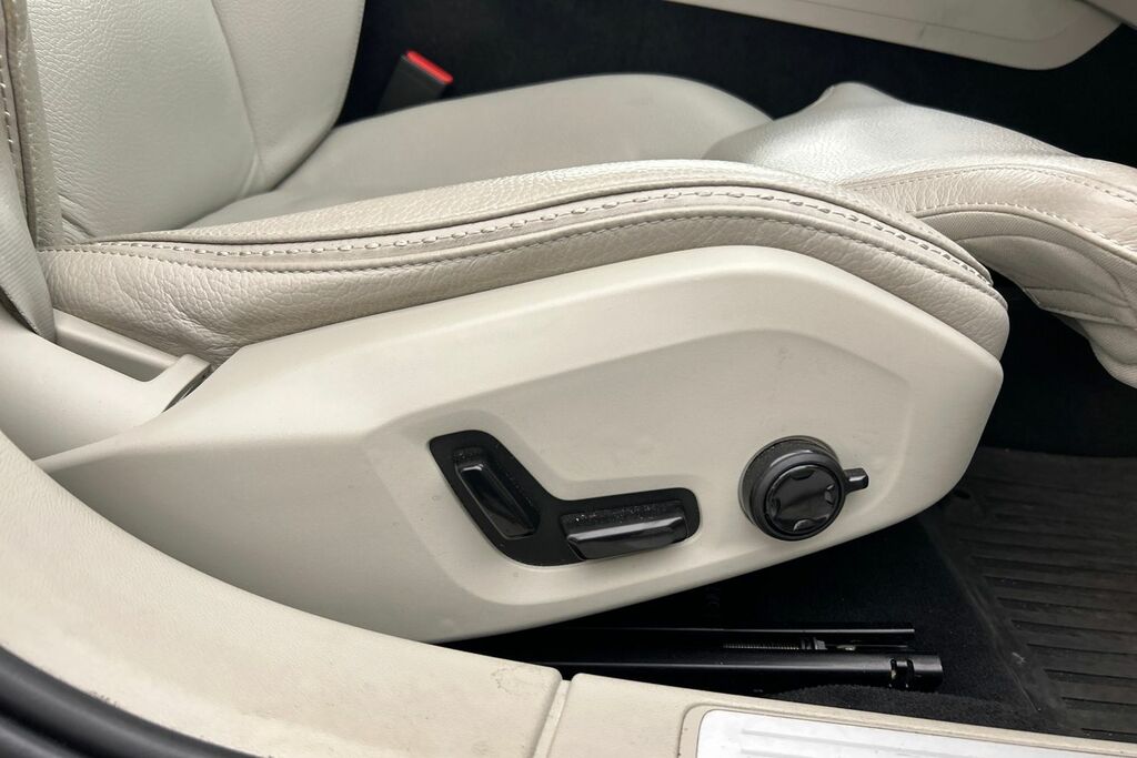 Volvo V60 D4 R-design White #30