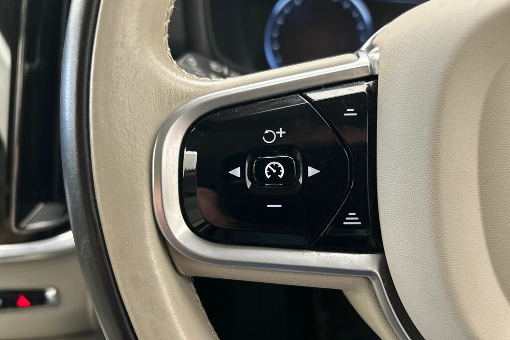 Volvo V60 D4 R-design White #11