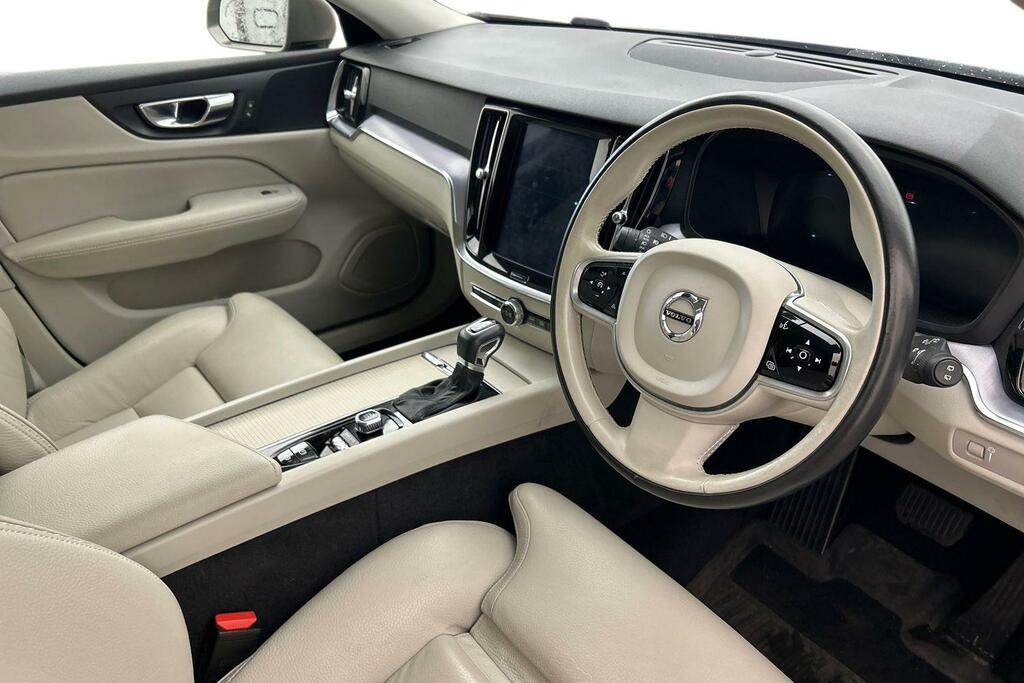 Volvo V60 D4 R-design White #10