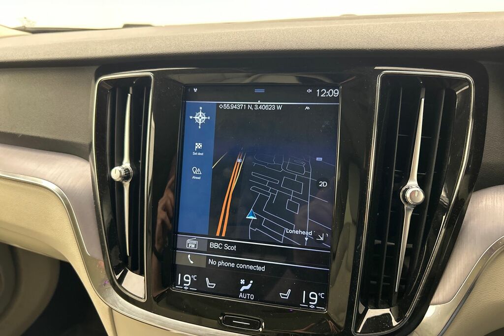 Volvo V60 D4 R-design White #15