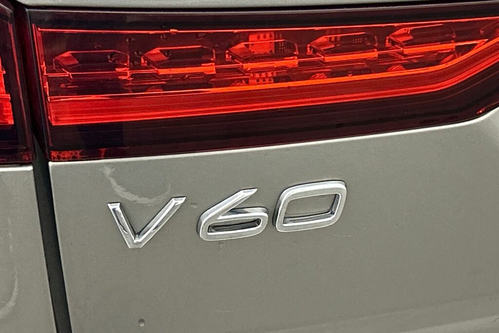 Volvo V60 D4 R-design White #25
