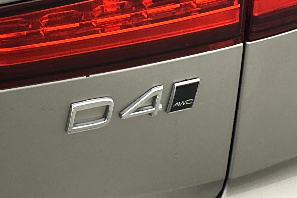 Volvo V60 D4 R-design White #26