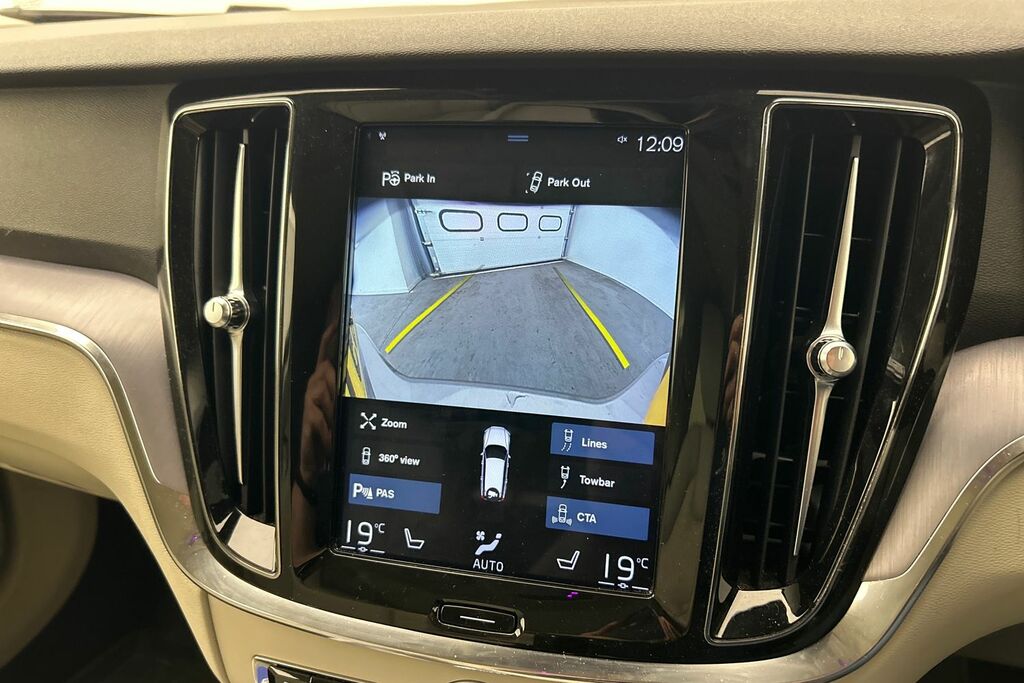 Volvo V60 D4 R-design White #16