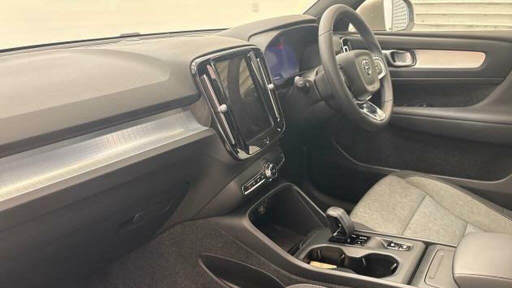 Volvo XC40 2.0 B3p Core CF23ZHL Gold #6