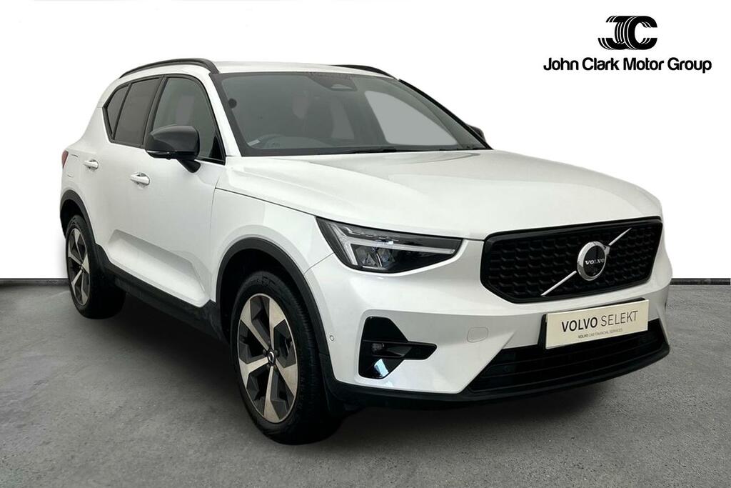 Volvo XC40 Plus, B3 Mild Hybrid, Dark White