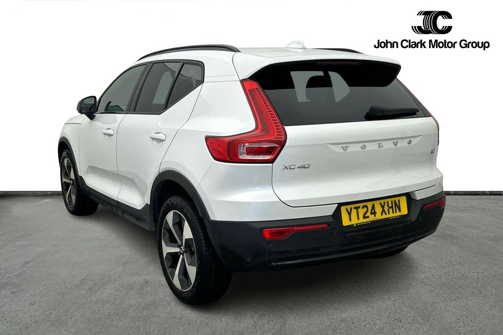 Volvo XC40 Plus, B3 Mild Hybrid, Dark White #3