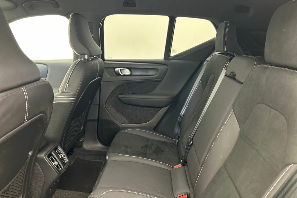 Volvo XC40 Plus Green #17