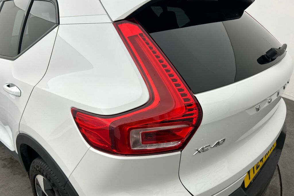 Volvo XC40 Plus Green #20