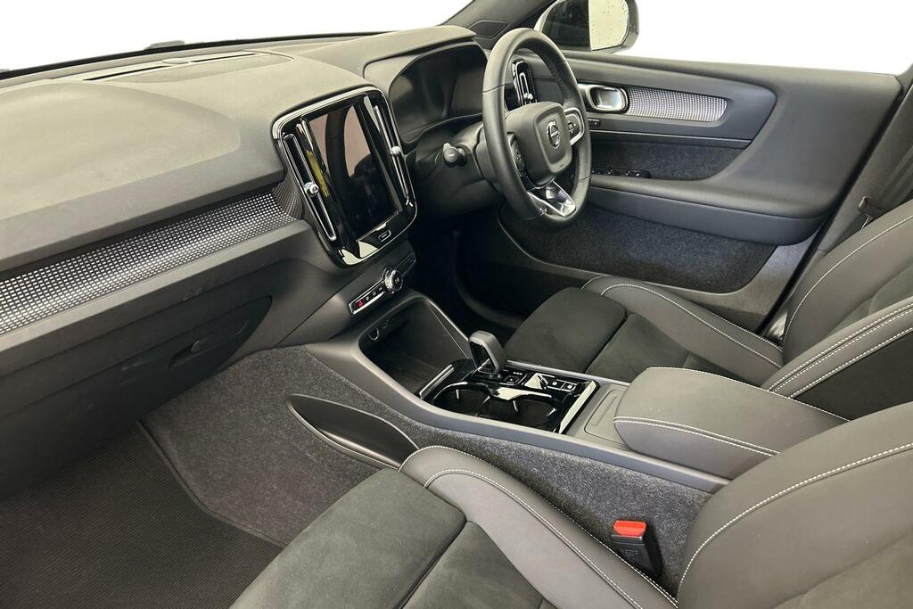 Volvo XC40 Plus, B3 Mild Hybrid, Dark White #2