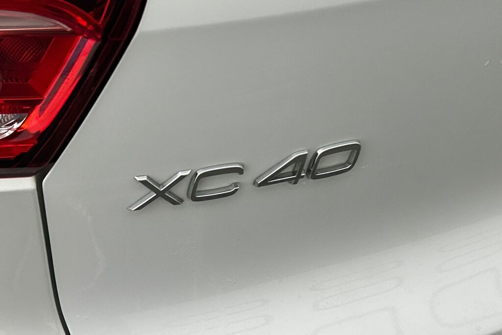 Volvo XC40 Plus Green #26