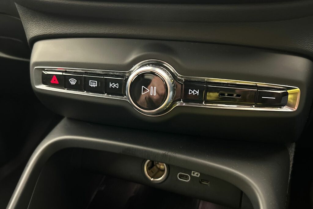 Volvo XC40 Plus Green #14