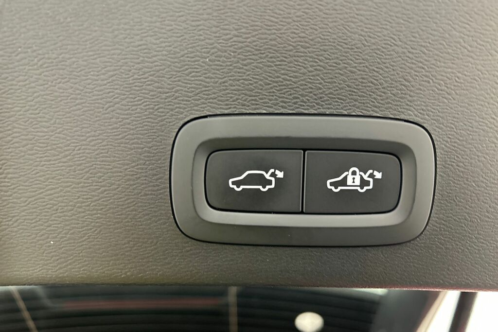 Volvo XC40 Plus Green #22