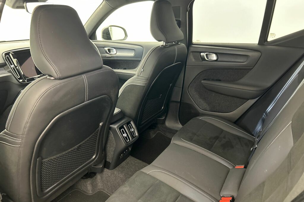 Volvo XC40 Plus Green #23