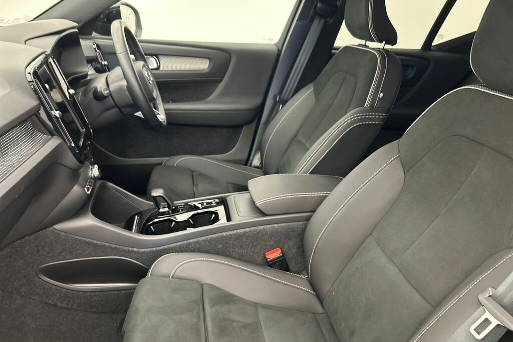Volvo XC40 Plus Green #24