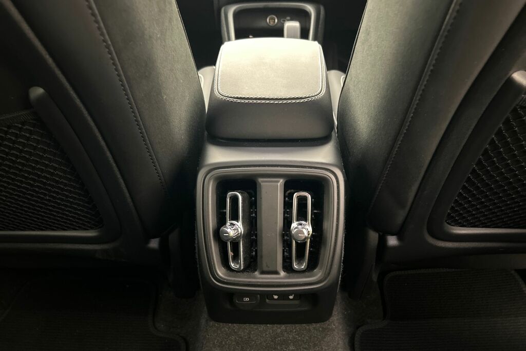Volvo XC40 Plus Green #28
