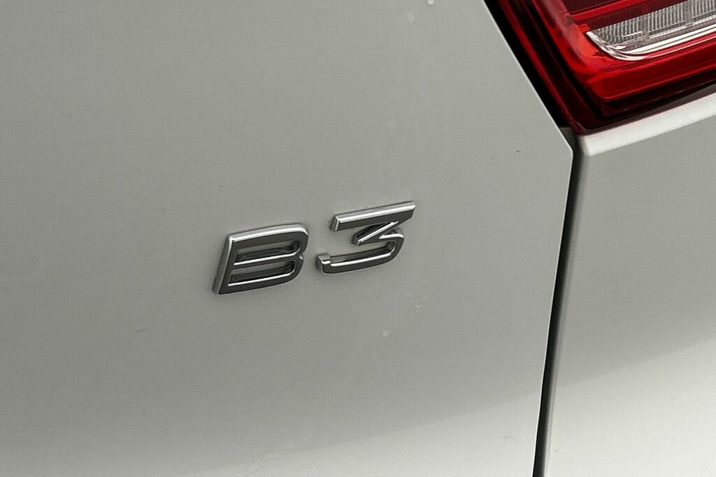 Volvo XC40 Plus Green #25