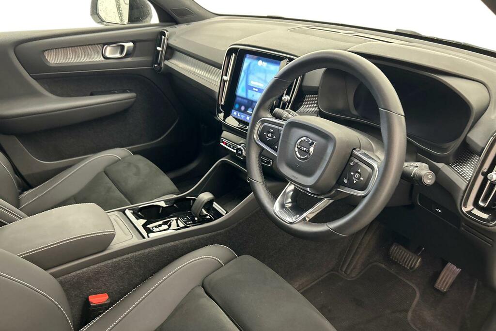 Volvo XC40 Plus Green #10