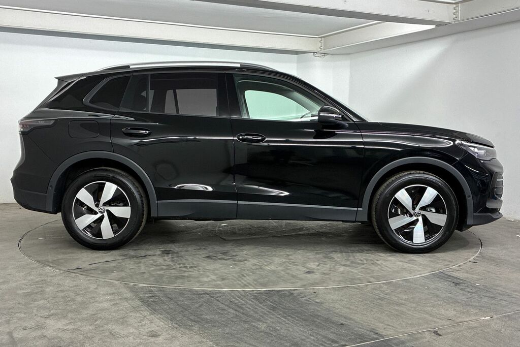 Volkswagen Tiguan 1.5 Etsi 150 Match Dsg Black #4
