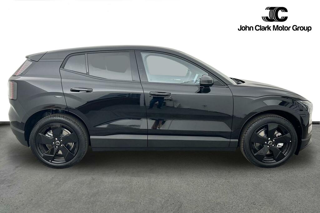 Volvo EX30 Black Edition Plus, Single Motor Extended Range, E Black #4
