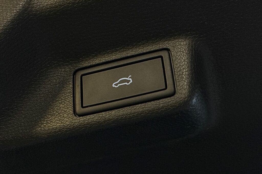 Volkswagen ID.Buzz Commerce Plus White #29