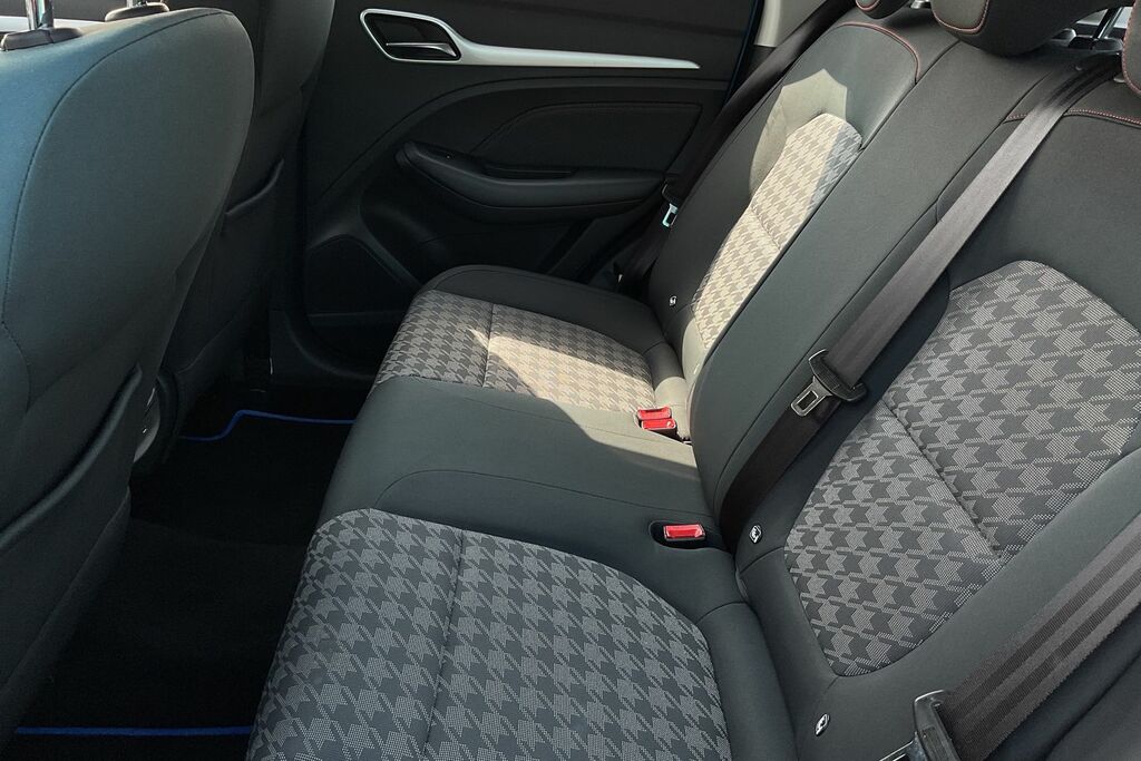 MG ZS Suv White #17